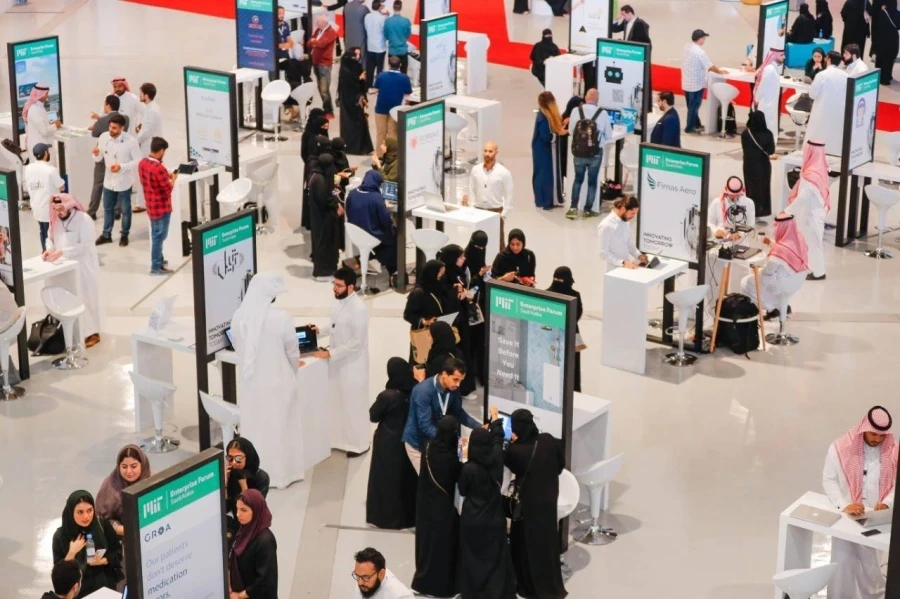 The difference between management and financial consulting in Saudi Arabia 2026: Your comprehensive guide with Sahat Al Madin Company